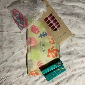 Thrive Cosmetics Makeup Bag with Accessories